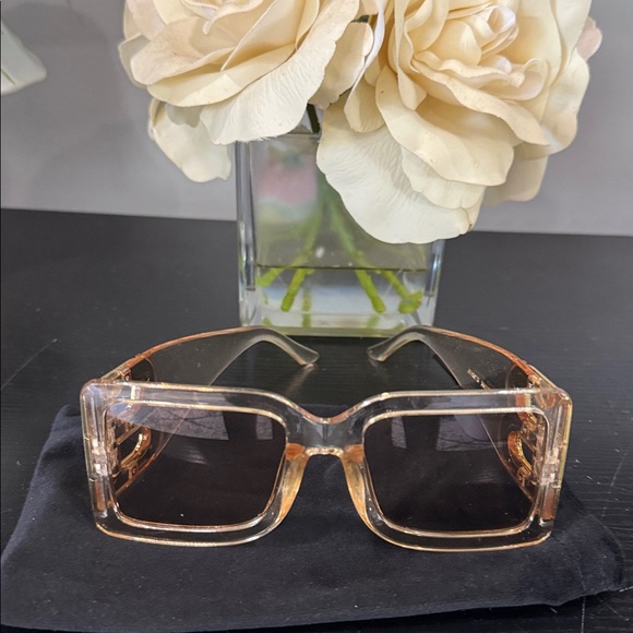 Oversized Sunglasses Square B logo Gold tone Light Brown lenses unbranded - Picture 4 of 5